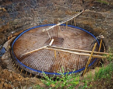 Reservoir slab reinforcement with formwork